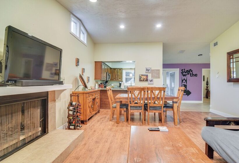 Pet Friendly Tampa Bay Getaway: Walk To The Water!