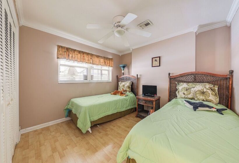 Pompano Beach Home W/ Pool & Dock ~ 4 Mi To Pier!