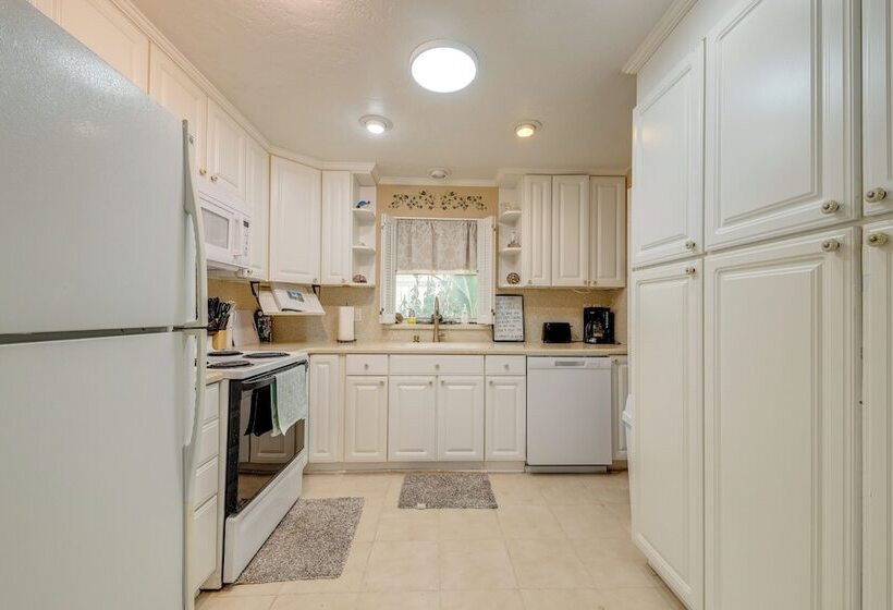 Pompano Beach Home W/ Pool & Dock ~ 4 Mi To Pier!