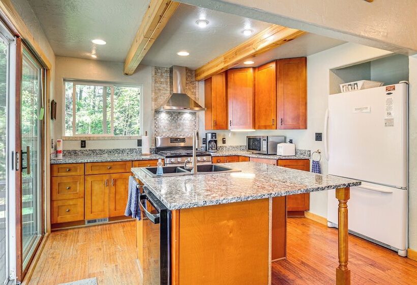 Quiet Presque Isle Home W/ Grill: Families Welcome
