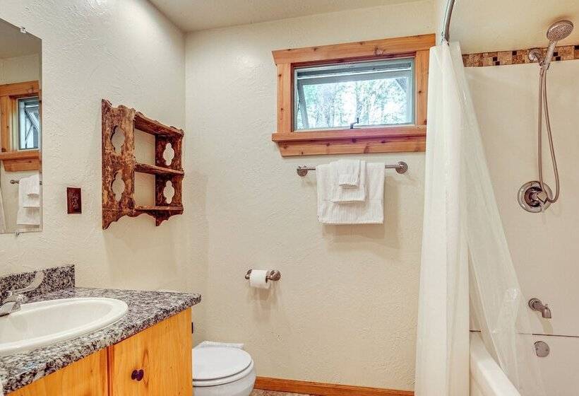 Quiet Presque Isle Home W/ Grill: Families Welcome