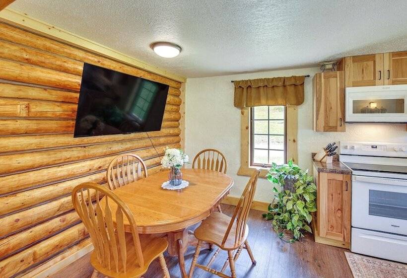 Remote Custer Cabin W/ Fire Pit & Near State Park!