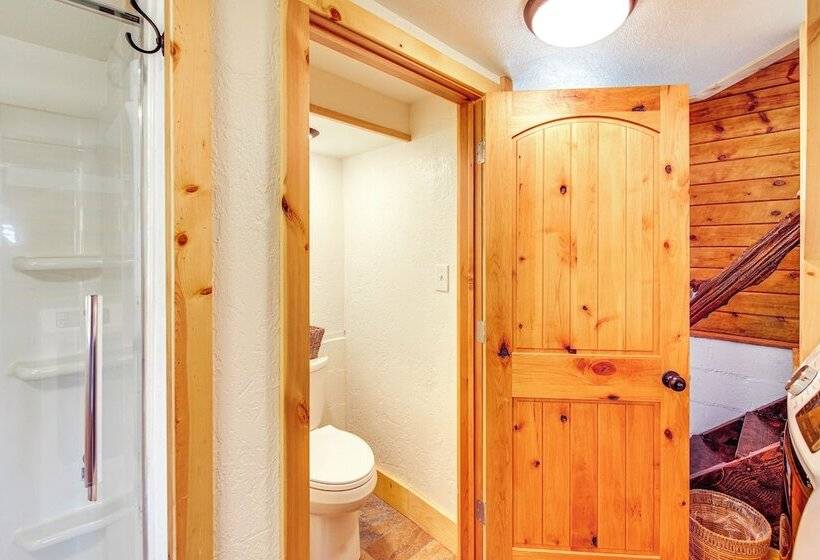 Remote Custer Cabin W/ Fire Pit & Near State Park!