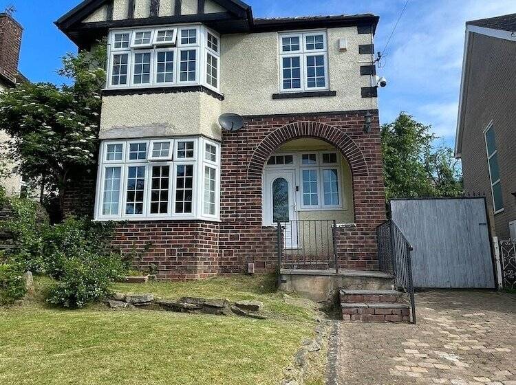 اقامتگاه Charming 4 Bed House In Sheffield