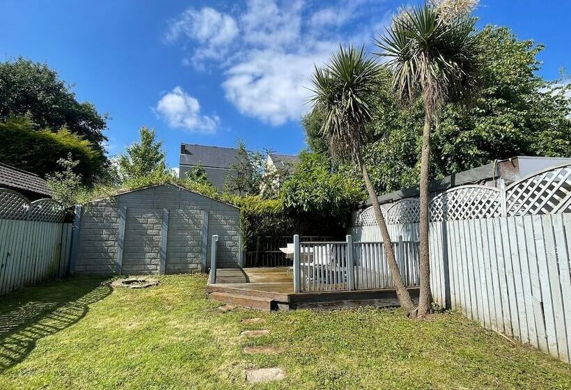 اقامتگاه Charming 4 Bed House In Sheffield