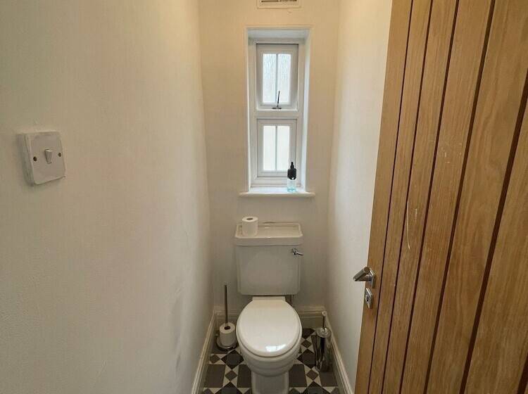 اقامتگاه Charming 4 Bed House In Sheffield