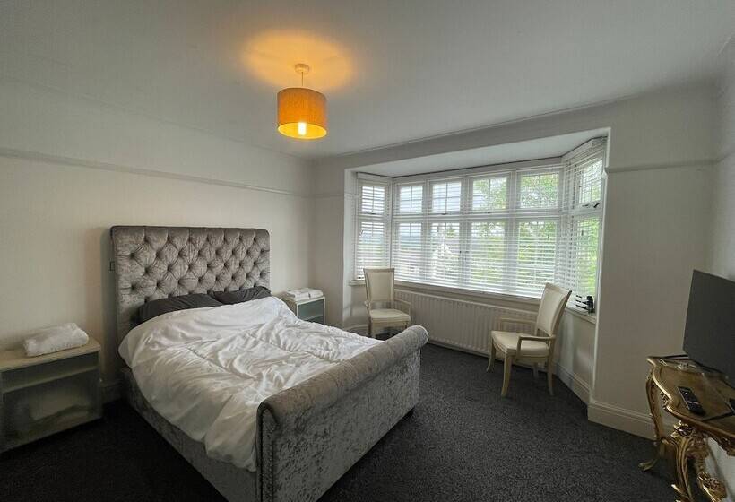 اقامتگاه Charming 4 Bed House In Sheffield
