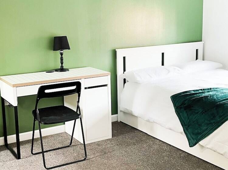 Резиденция Essex Spacious House