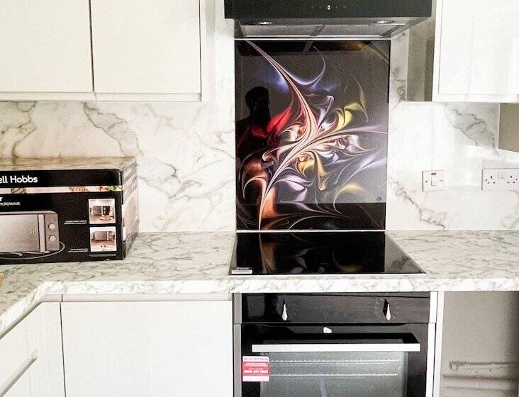 Резиденция Essex Spacious House