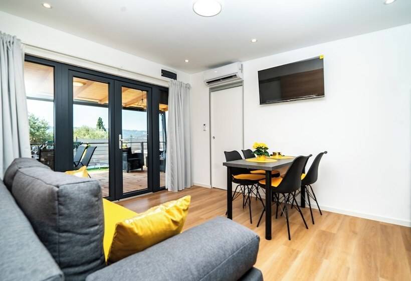 اقامتگاه House Red Earth   Kastel Stafilic