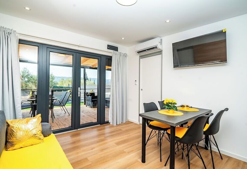 레지던스 House Red Earth Kastel Stafilic