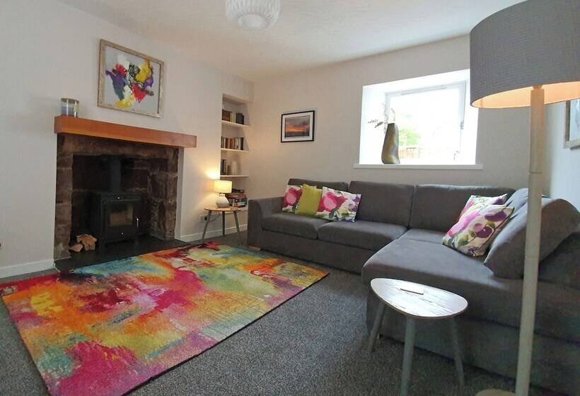 إقامة Kildonan House Village Centre Sleep 8 With Hot Tub