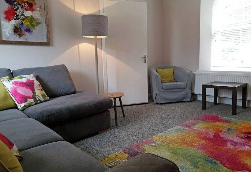 إقامة Kildonan House Village Centre Sleep 8 With Hot Tub