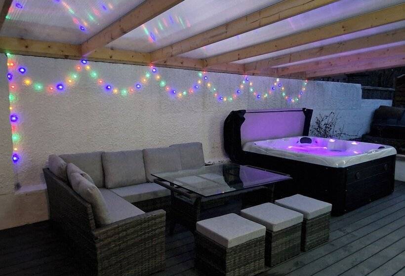 إقامة Kildonan House Village Centre Sleep 8 With Hot Tub
