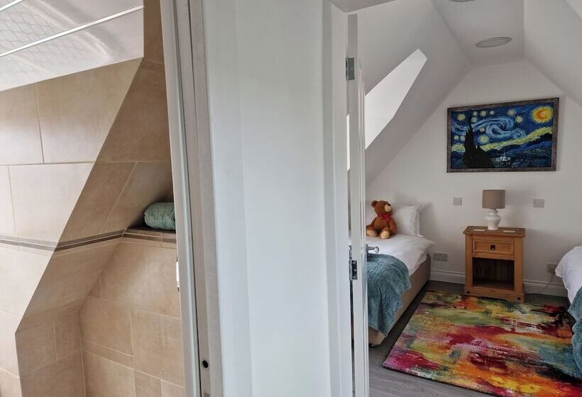 إقامة Kildonan House Village Centre Sleep 8 With Hot Tub