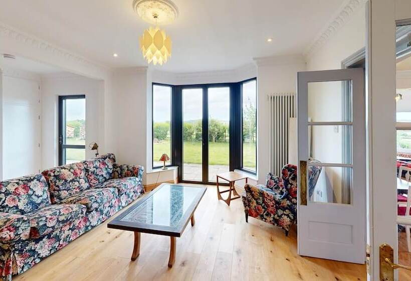 إقامة Large Family Home 23 Min To Beach And New Forest