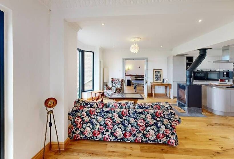 إقامة Large Family Home 23 Min To Beach And New Forest