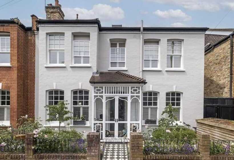 Резиденция London Charm On Connaught Avenue