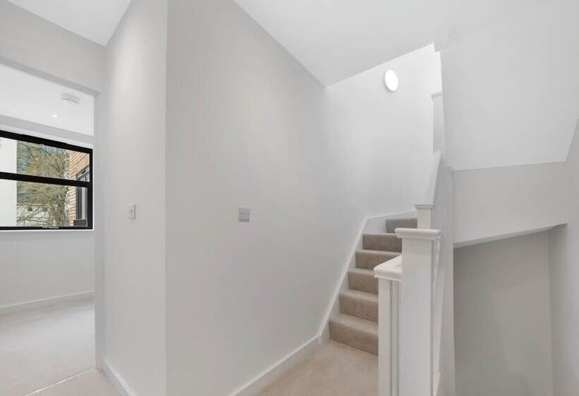 إقامة Modern Townhouse, Close To 02,excel, 5mins To Tube