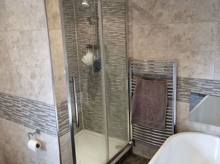 住所  Boathouse, Easington Just Minutes From The Sea