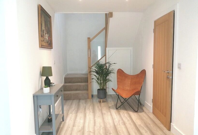 דירת נופש The Highlands, 5 Bed 5 Bath, Large Spacious House