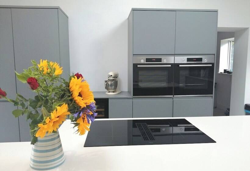 דירת נופש The Highlands, 5 Bed 5 Bath, Large Spacious House