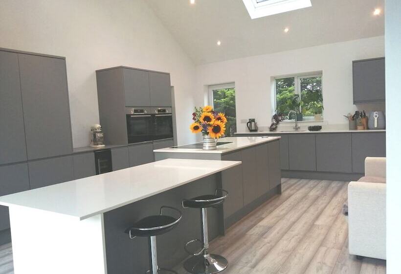 דירת נופש The Highlands, 5 Bed 5 Bath, Large Spacious House