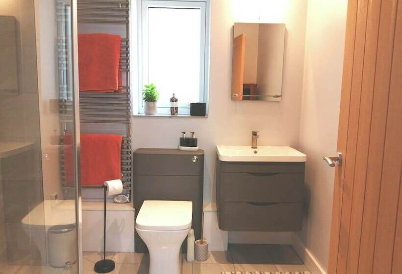 דירת נופש The Highlands, 5 Bed 5 Bath, Large Spacious House