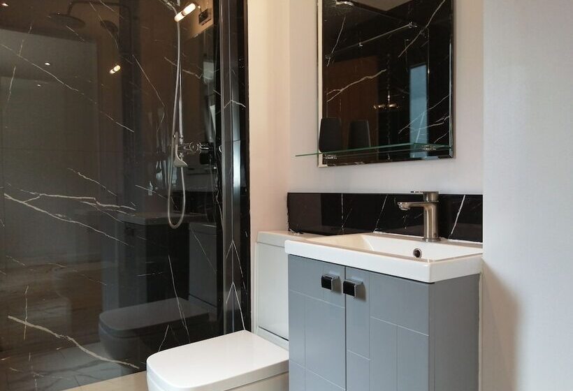 דירת נופש The Highlands, 5 Bed 5 Bath, Large Spacious House