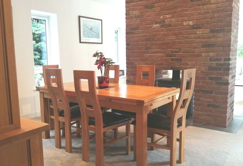דירת נופש The Highlands, 5 Bed 5 Bath, Large Spacious House
