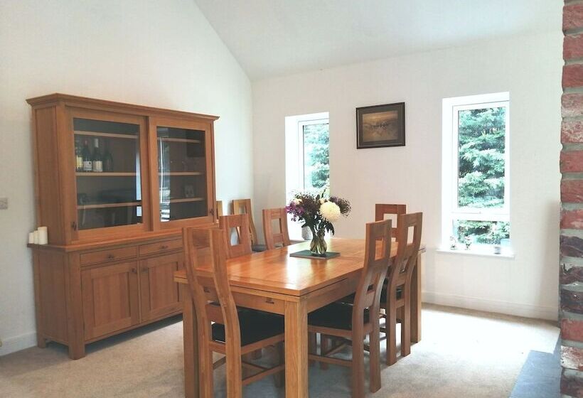 דירת נופש The Highlands, 5 Bed 5 Bath, Large Spacious House