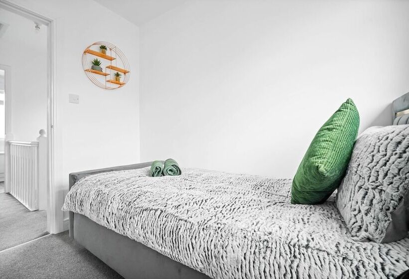 Резиденция The Rock, Solihull Retreat Birmingham Airport