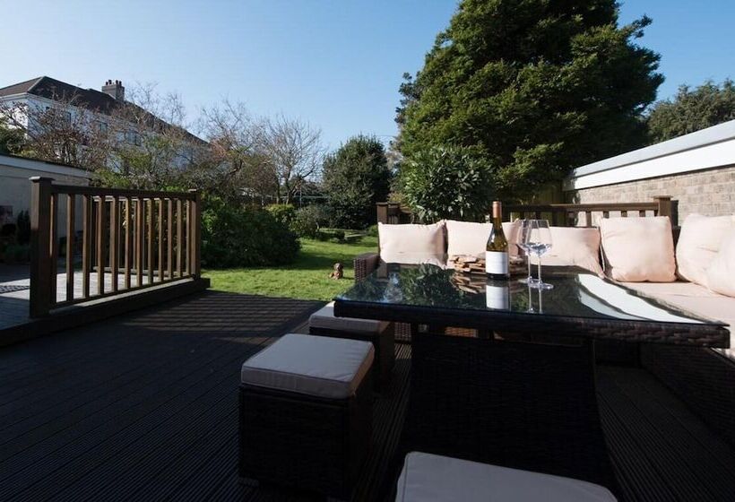 住所  West Cross, Mumbles Seaside Escape   5 Bed House