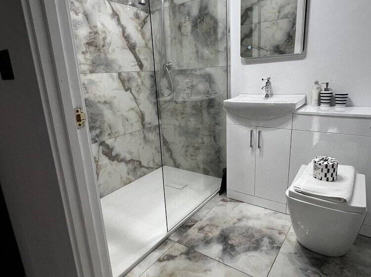 住所 West Cross, Mumbles Seaside Escape 5 Bed House