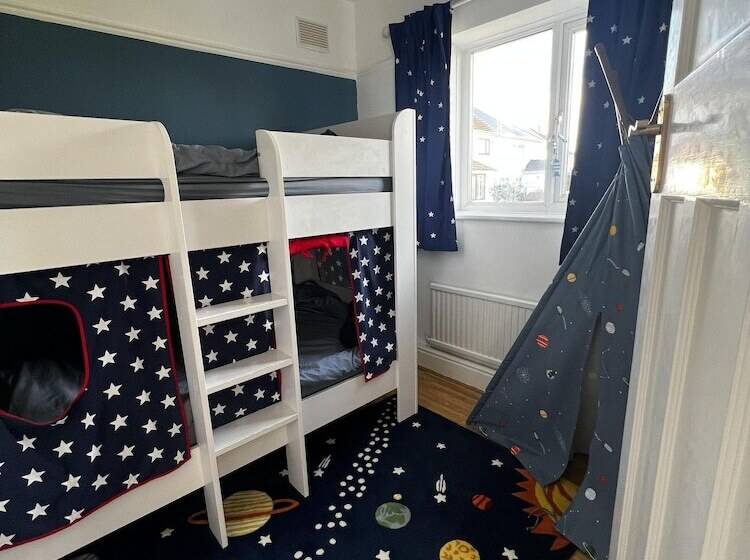 住所  West Cross, Mumbles Seaside Escape   5 Bed House