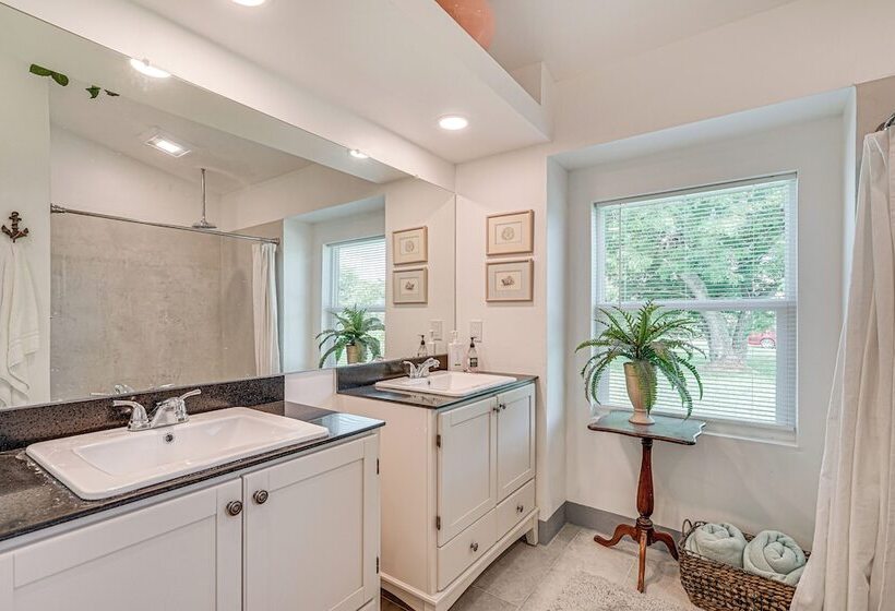 Riverfront Fort Myers Home W/ Boat Dock!