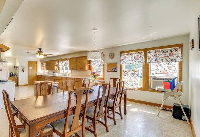 Rural Middlefield Home On Peaceful Working Farm!