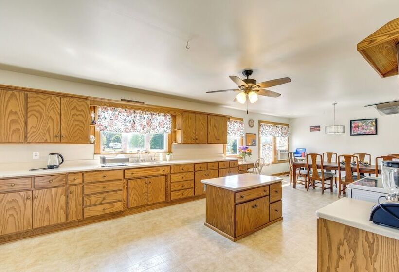 Rural Middlefield Home On Peaceful Working Farm!