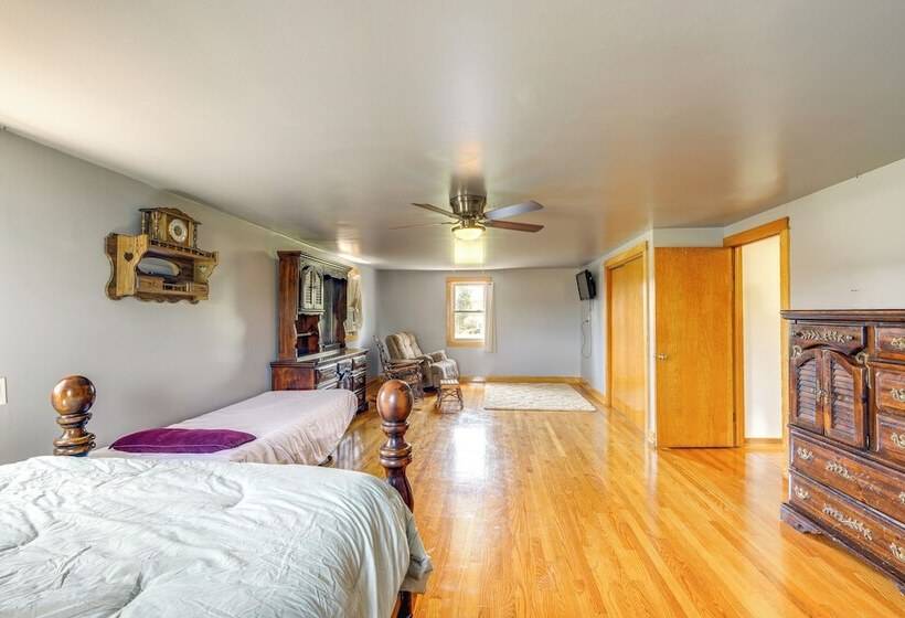 Rural Middlefield Home On Peaceful Working Farm!