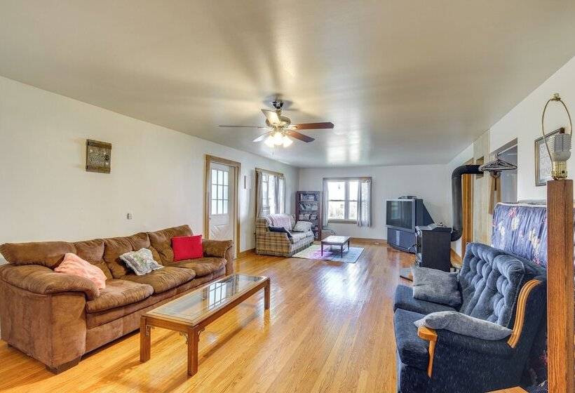 Rural Middlefield Home On Peaceful Working Farm!