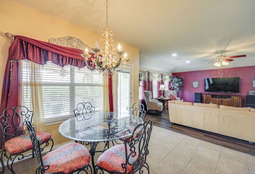 San Antonio Home   Outdoor Oasis & Greenbelt Views