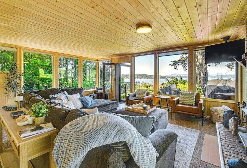 Scenic Hood Canal Home W/ Private Beach & Hot Tub!