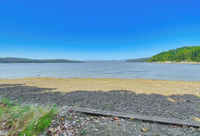 Scenic Hood Canal Home W/ Private Beach & Hot Tub!
