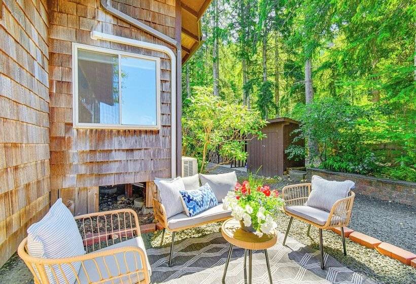 Scenic Hood Canal Home W/ Private Beach & Hot Tub!