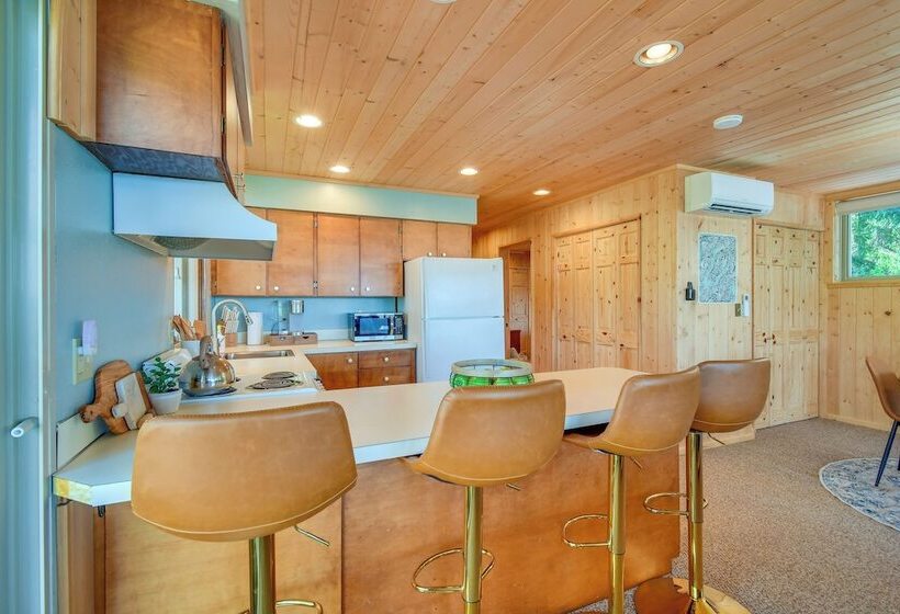 Scenic Hood Canal Home W/ Private Beach & Hot Tub!