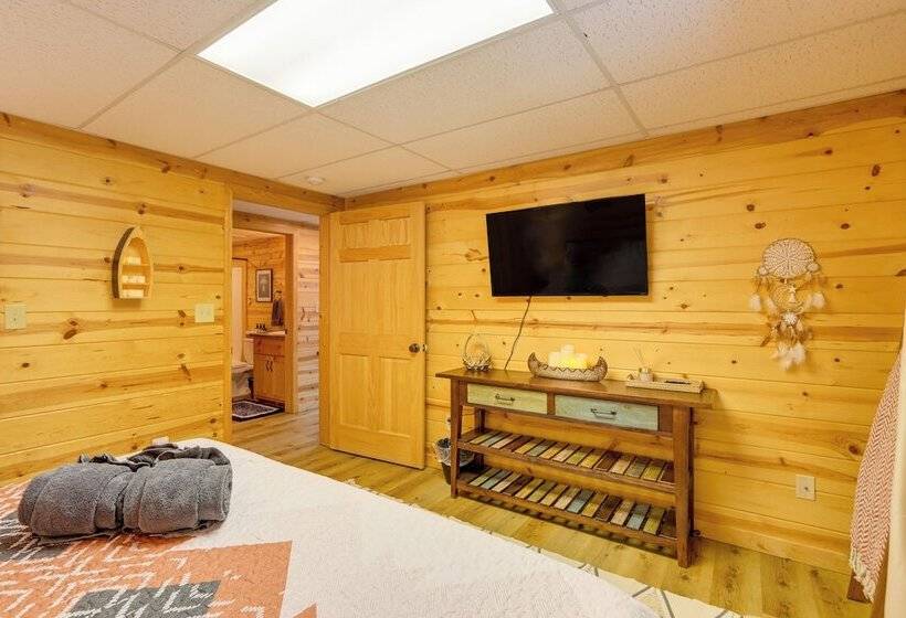 Secluded Cabin: Hot Tub & 10 Mi To Blue Ridge