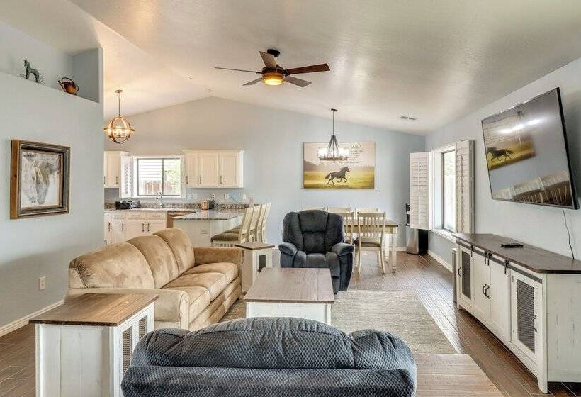 3 Mi To Lake: Home W/ Hot Tub In Show Low