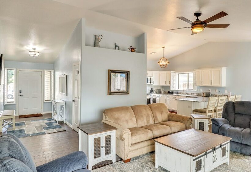 3 Mi To Lake: Home W/ Hot Tub In Show Low