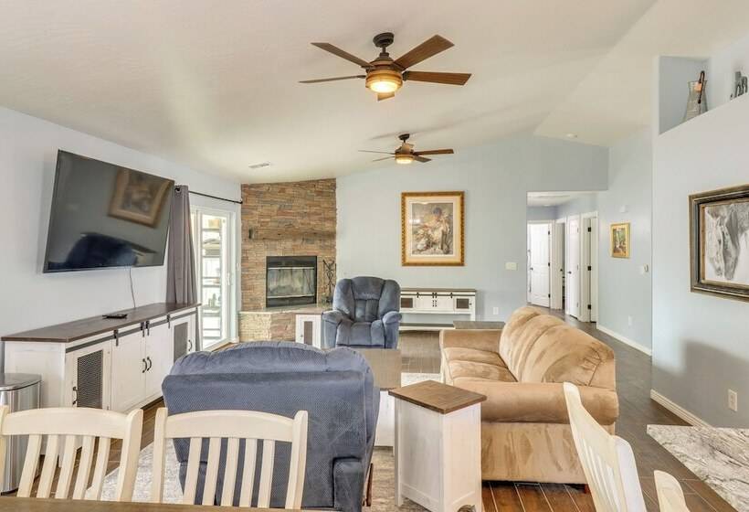 3 Mi To Lake: Home W/ Hot Tub In Show Low