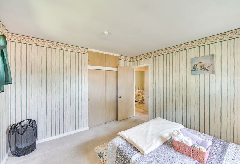 Sinking Spring Home W/ Large Sunroom & Fire Pit!